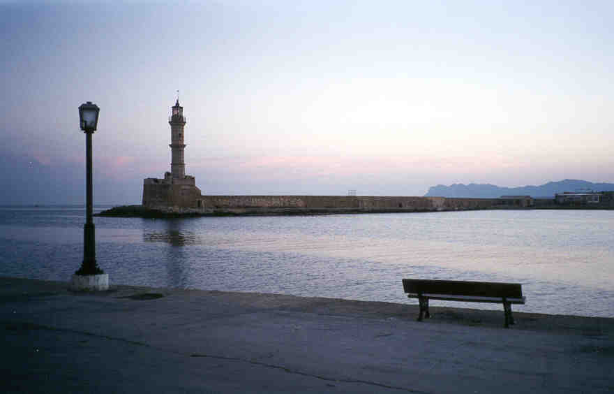xania-lighthouse2.jpg (24098 bytes)